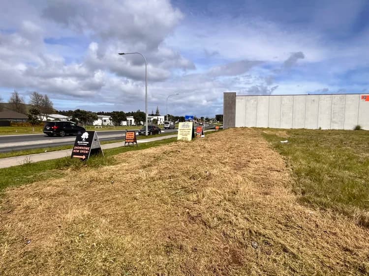 Commercial site clearing at Papamoa ahead of development